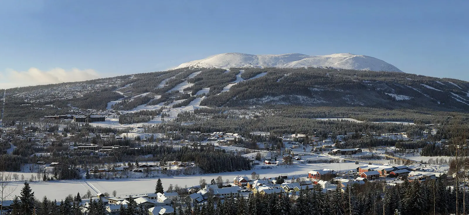 Skidbackarna på Trysilfjellet ovanför Innbygda, fotograferade i februari 2011