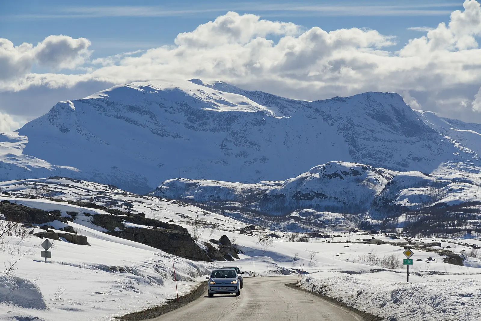 E10 och fjället Tøtta i Narvik