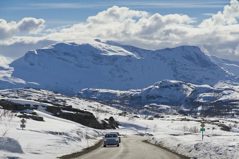 E10 och fjället Tøtta i Narvik