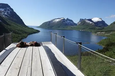 Utsiktsplattformen vid Bergsbotn längs turistvägen på Senja