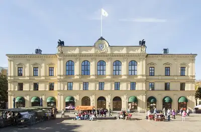 Karlstads rådhus vid ett möjligt stopp i Värmland på resan mot Oslo