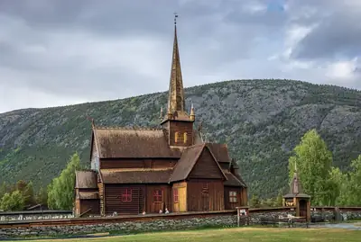 Loms stavkyrka, ett kulturstopp på rundresan genom Norge