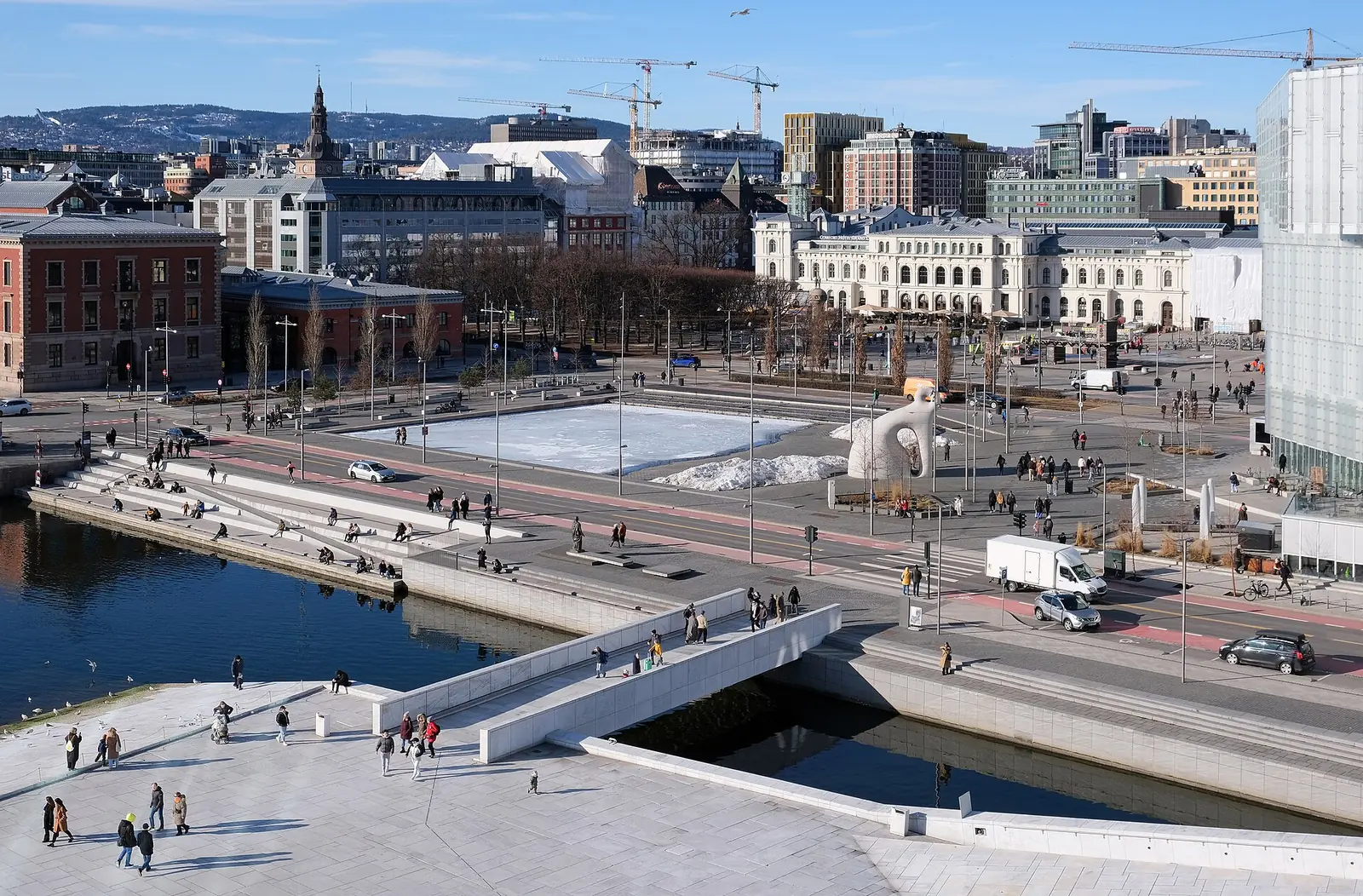 Operaallmenningen vid vattnet i Oslo