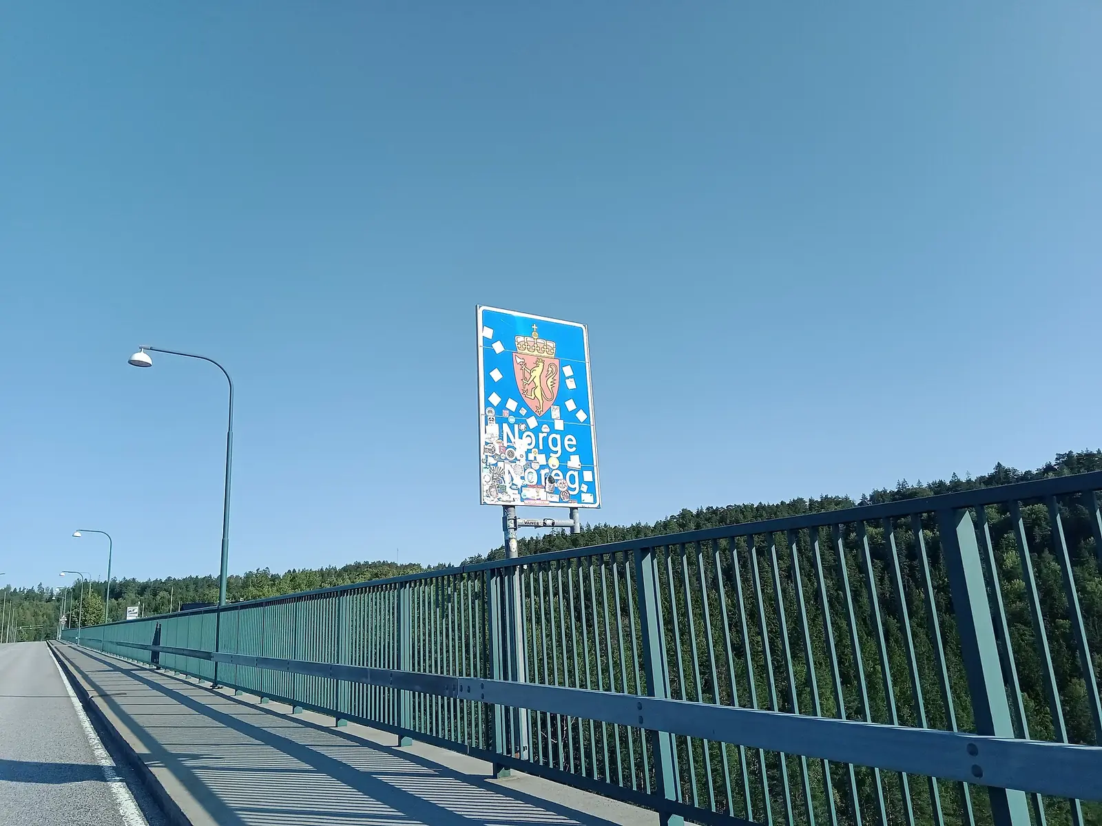 Gränsskylt till Norge vid gamla Svinesundsbron