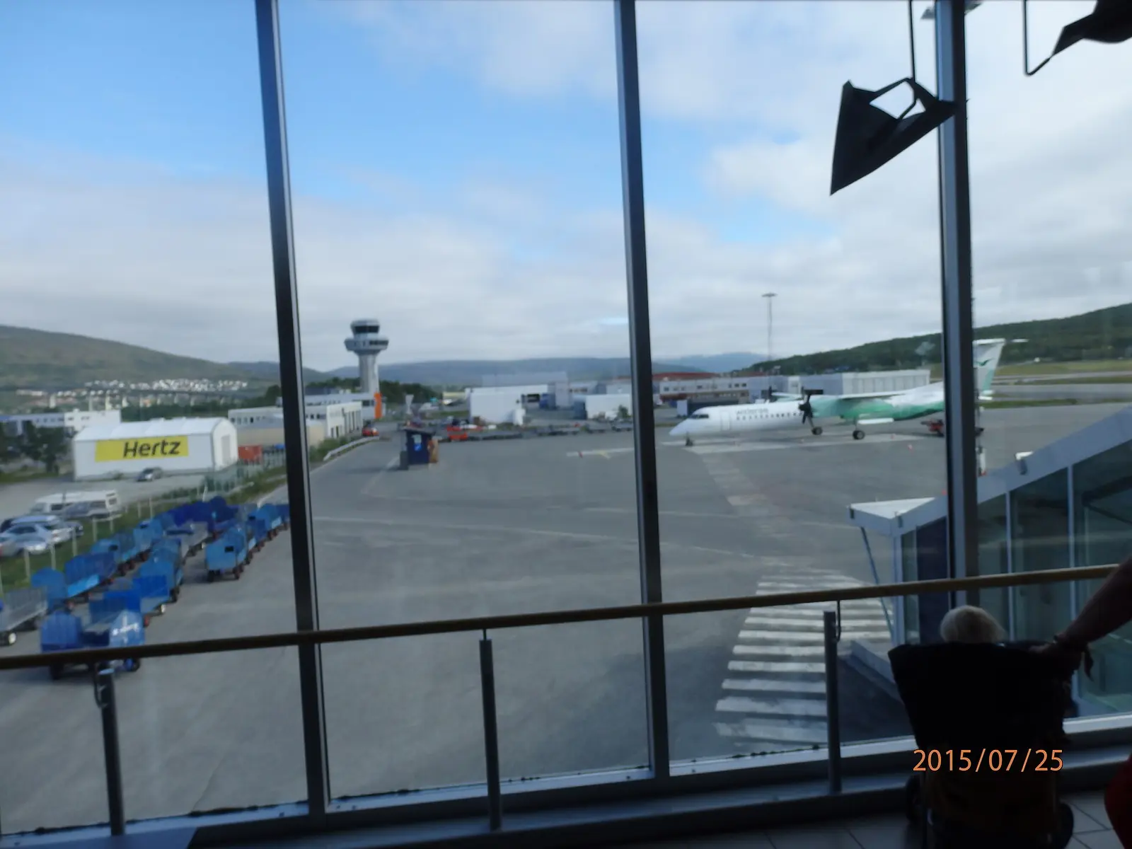 Tromsø flygplats Langnes med terminal och flygplatsområde
