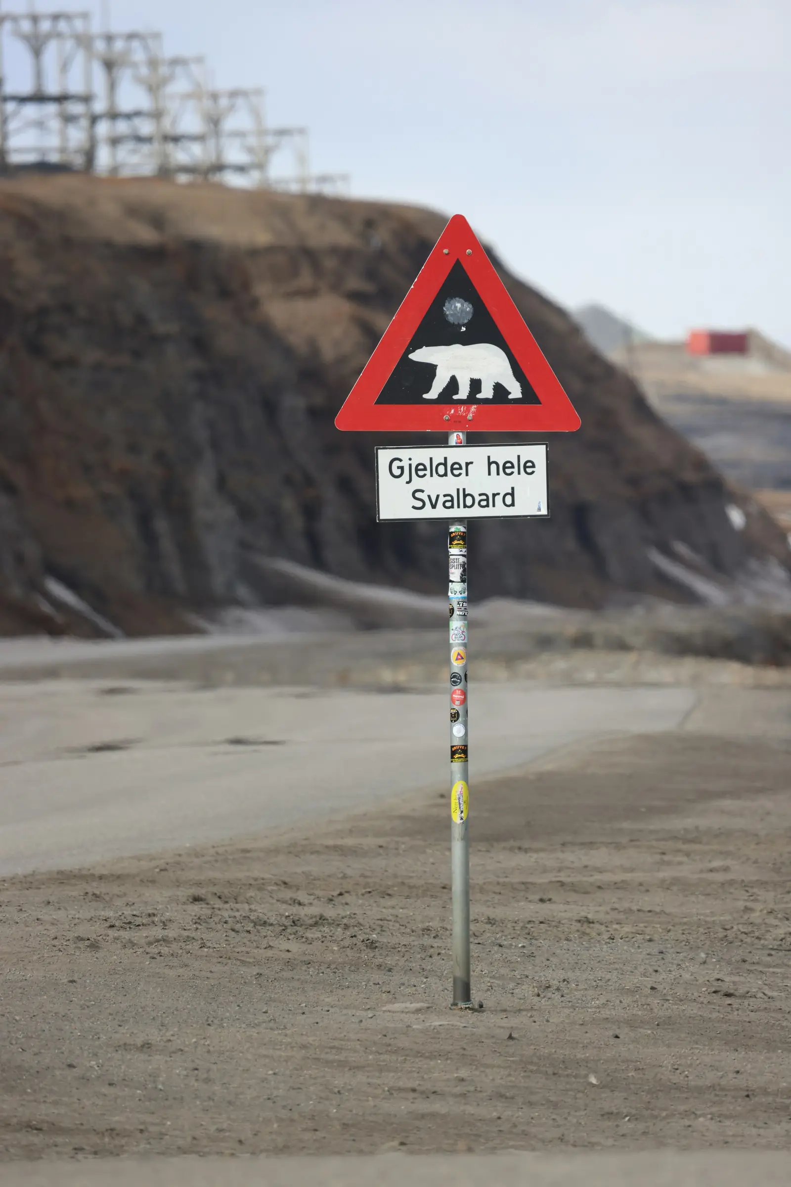 Varningsskylt för isbjörn på Svalbard